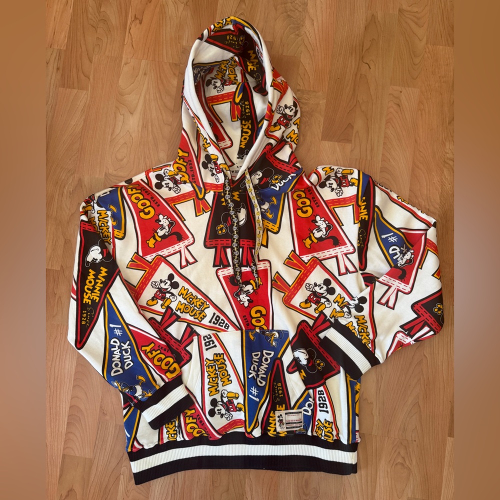 Disney’s Macy’s Adult Medium Sweatshirt Mickey Donald Duck and Goofy Pendant